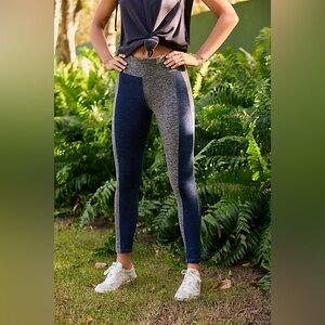 Free People Movement Boro Leggings two toned navy&gray size S like new condition